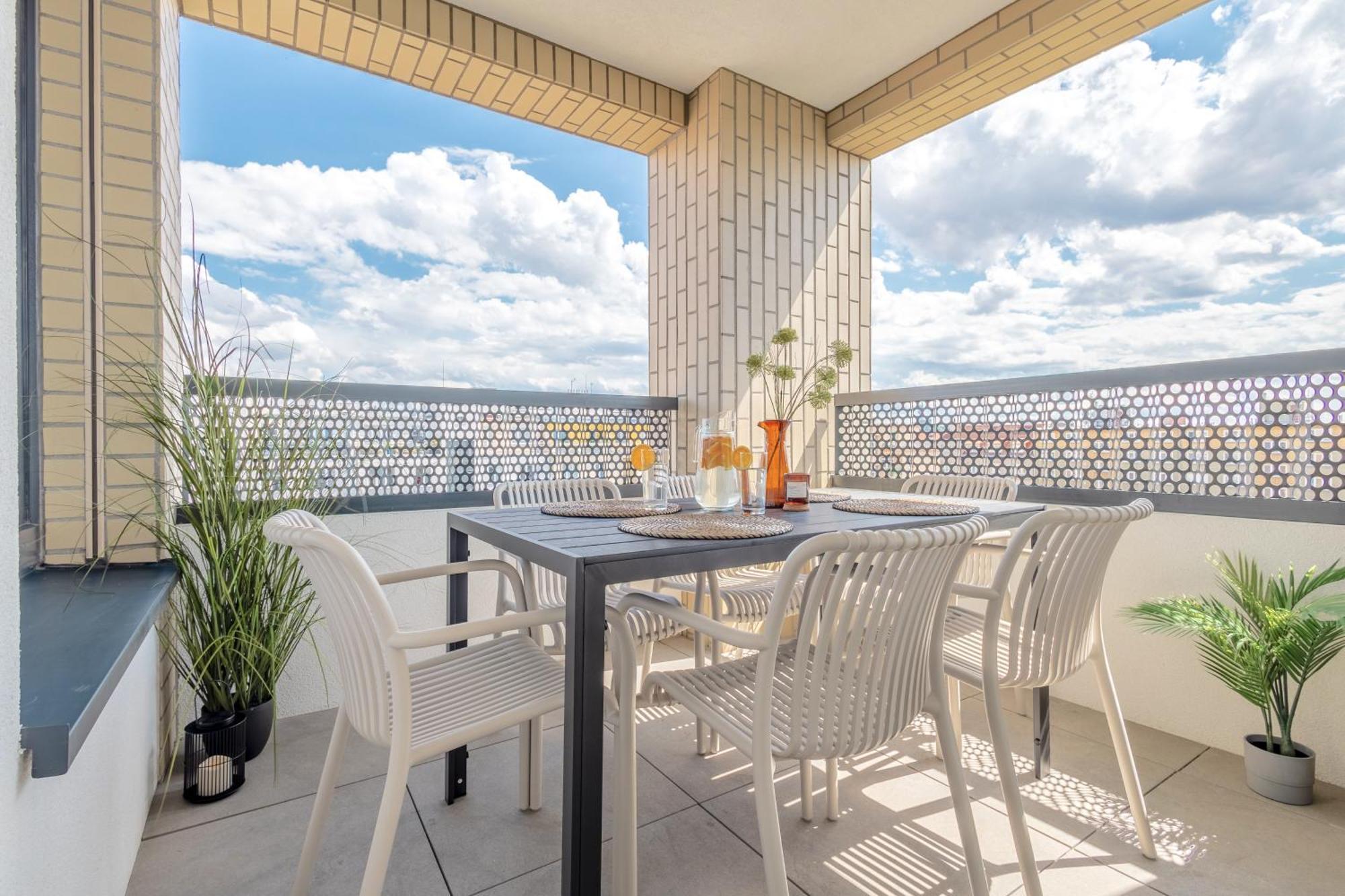 Bright 2Br - 7Th Floor, Balcony, Free Parking By Gravity Prague Leilighet Eksteriør bilde