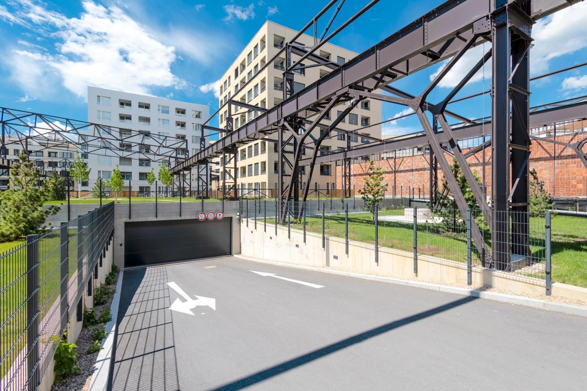 Bright 2Br - 7Th Floor, Balcony, Free Parking By Gravity Prague Leilighet Eksteriør bilde