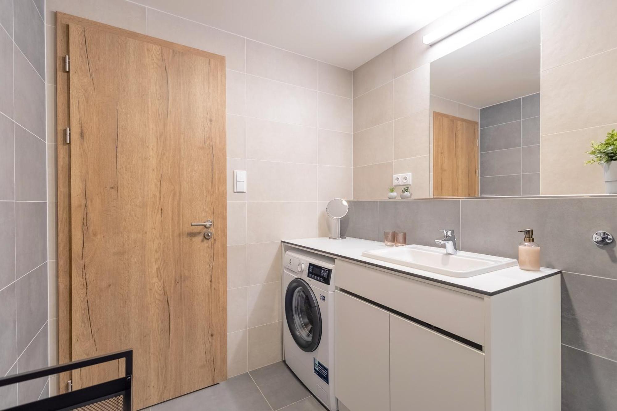 Bright 2Br - 7Th Floor, Balcony, Free Parking By Gravity Prague Leilighet Eksteriør bilde
