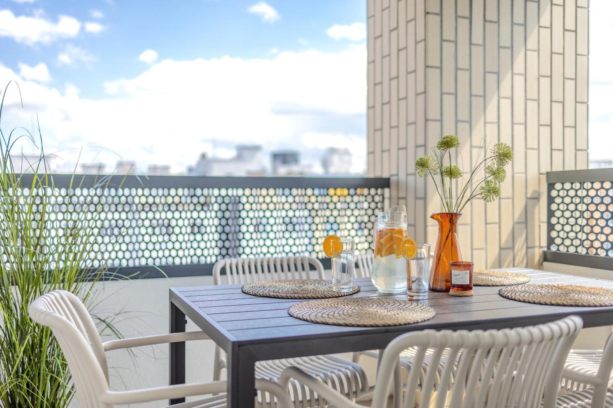 Bright 2Br - 7Th Floor, Balcony, Free Parking By Gravity Prague Leilighet Eksteriør bilde