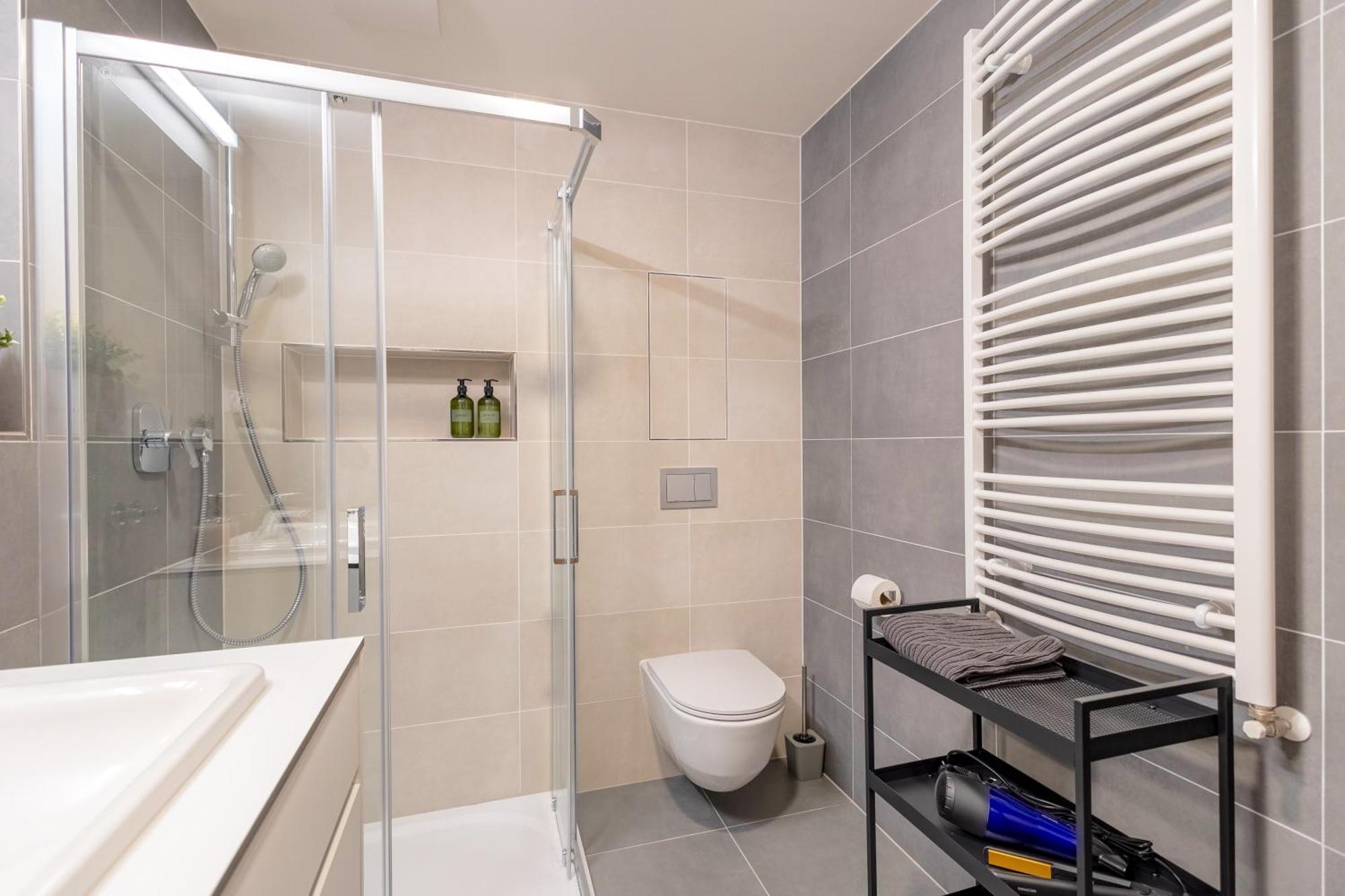 Bright 2Br - 7Th Floor, Balcony, Free Parking By Gravity Prague Leilighet Eksteriør bilde