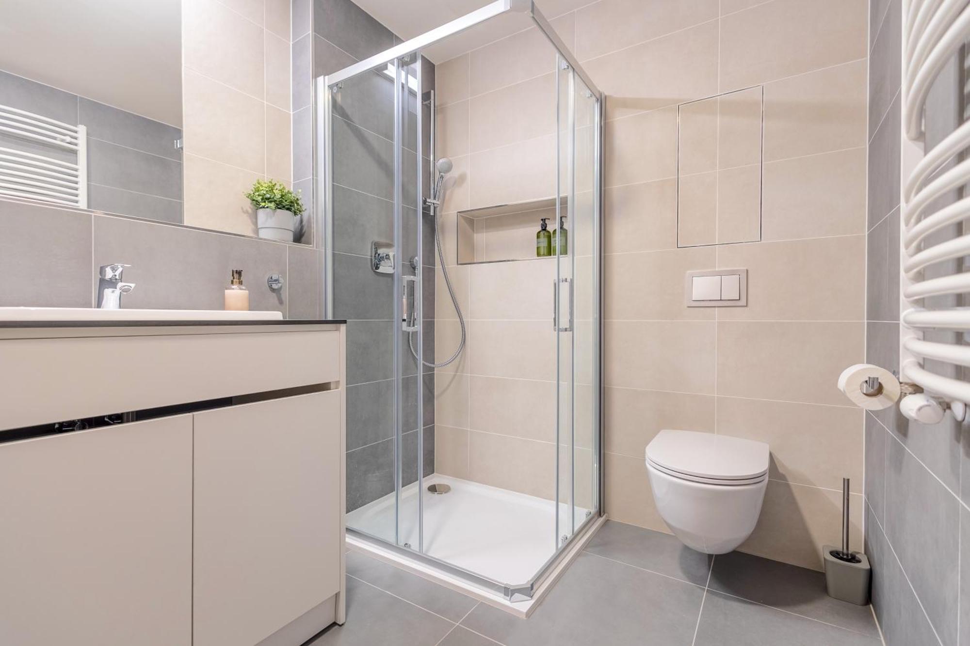 Bright 2Br - 7Th Floor, Balcony, Free Parking By Gravity Prague Leilighet Eksteriør bilde
