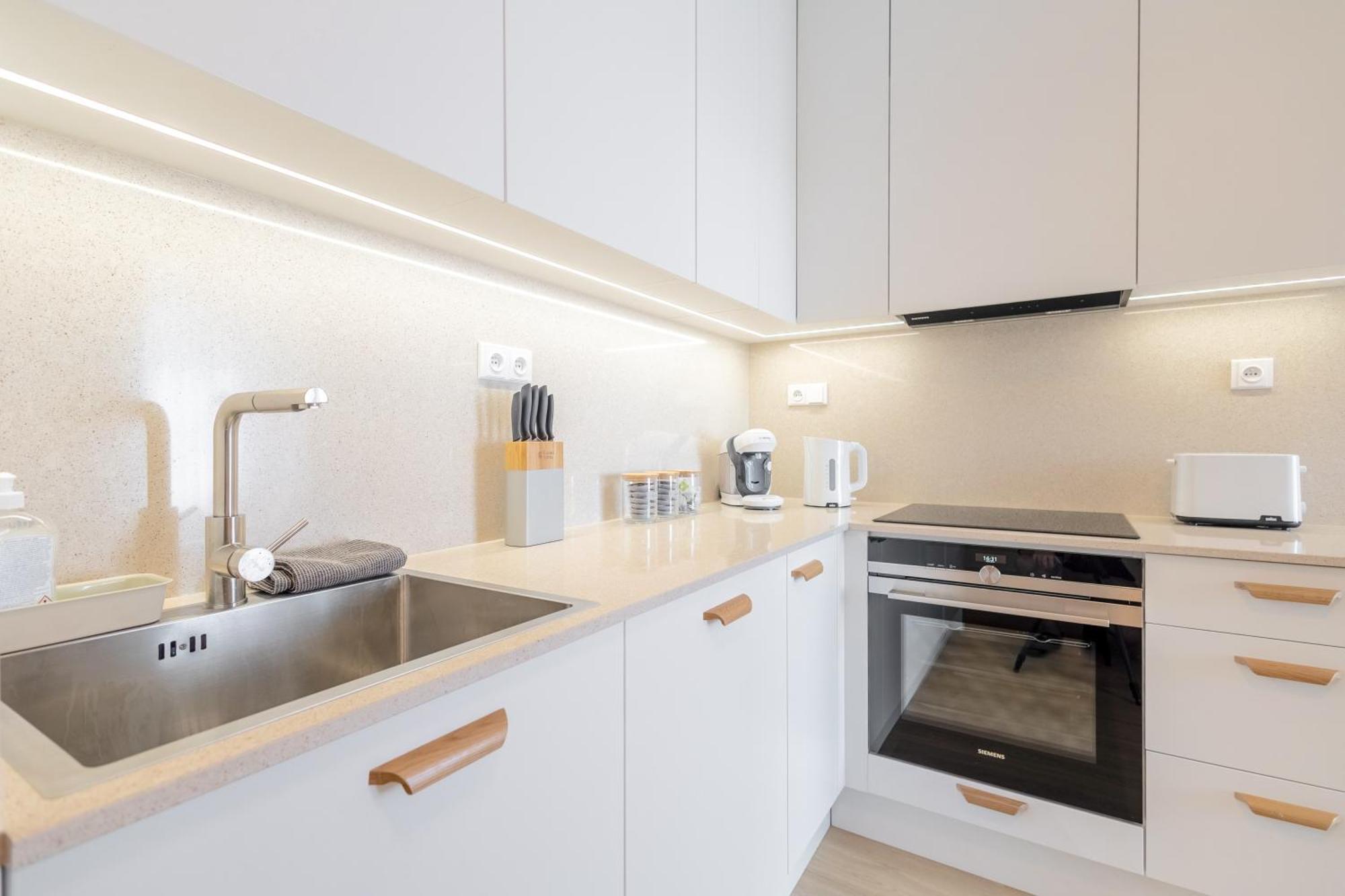 Bright 2Br - 7Th Floor, Balcony, Free Parking By Gravity Prague Leilighet Eksteriør bilde